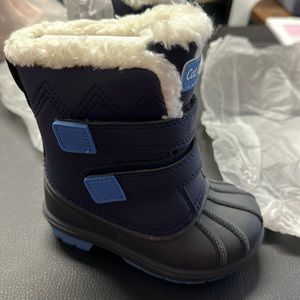 NWT little kids snow boots waterproof